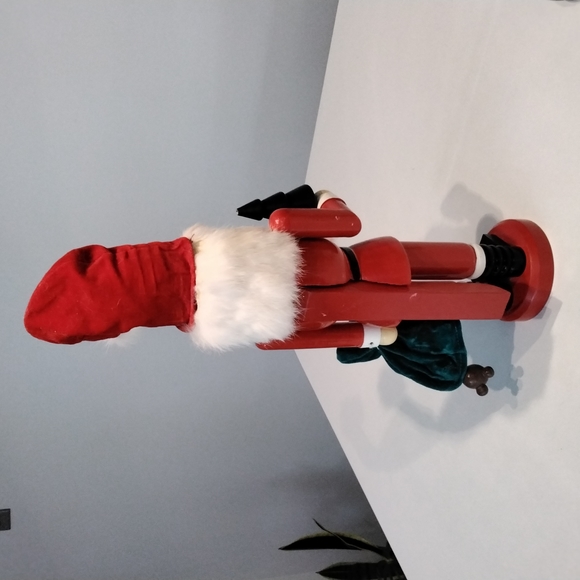 15" Santa Nutcracker - Picture 5 of 8